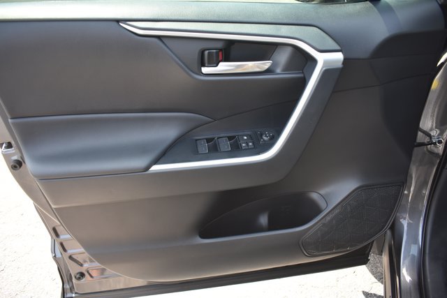 Used 2025 Toyota RAV4 XLE w/ Convenience Package FWD image 12
