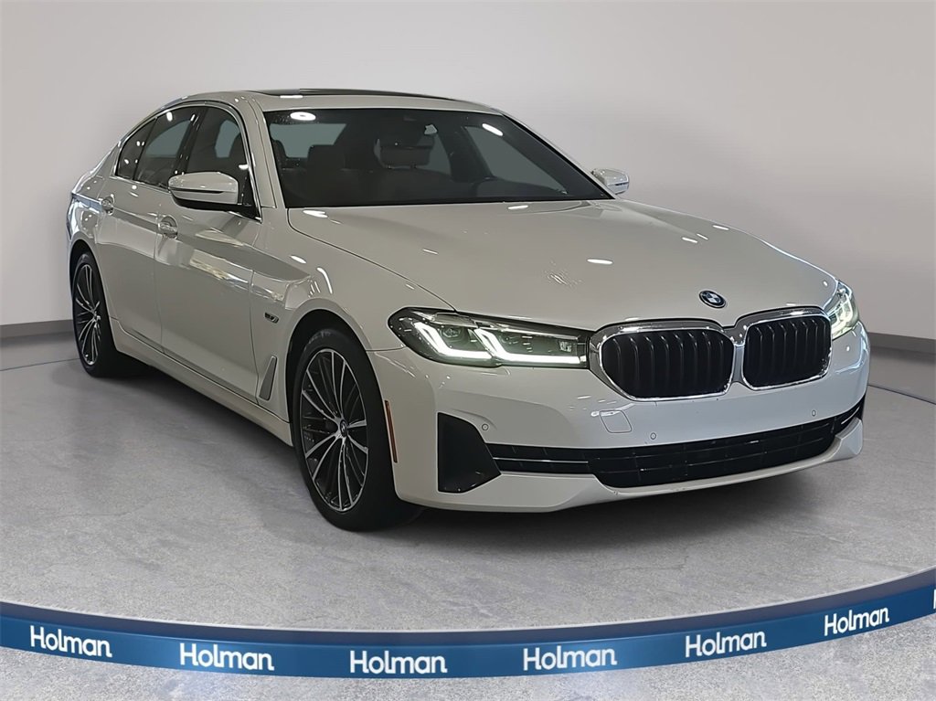 Used 2023 BMW 530e w/ Premium Package image 4