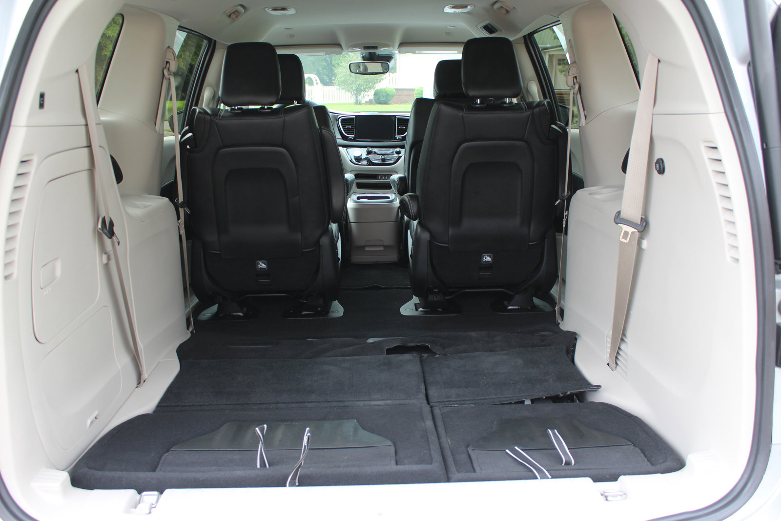 Used 2024 Chrysler Pacifica Select image 7