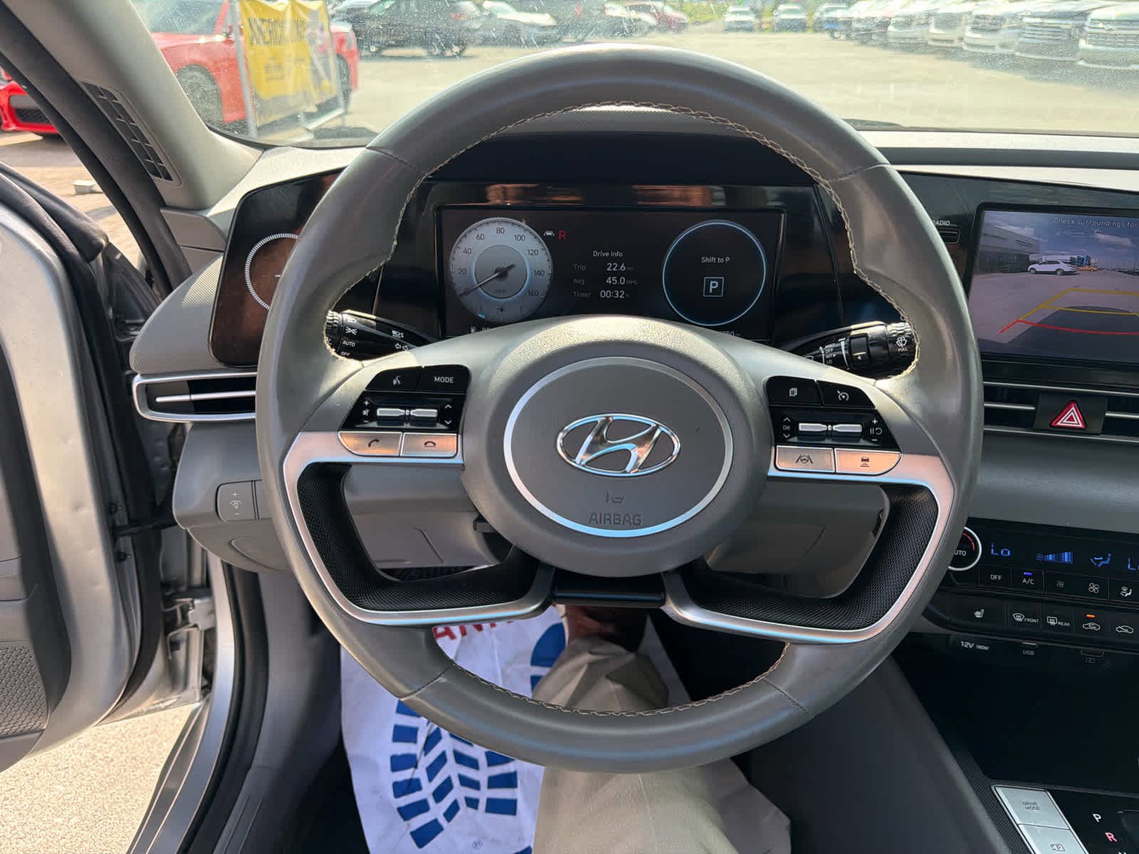 Used 2022 Hyundai Elantra SEL w/ Convenience Package FWD image 16