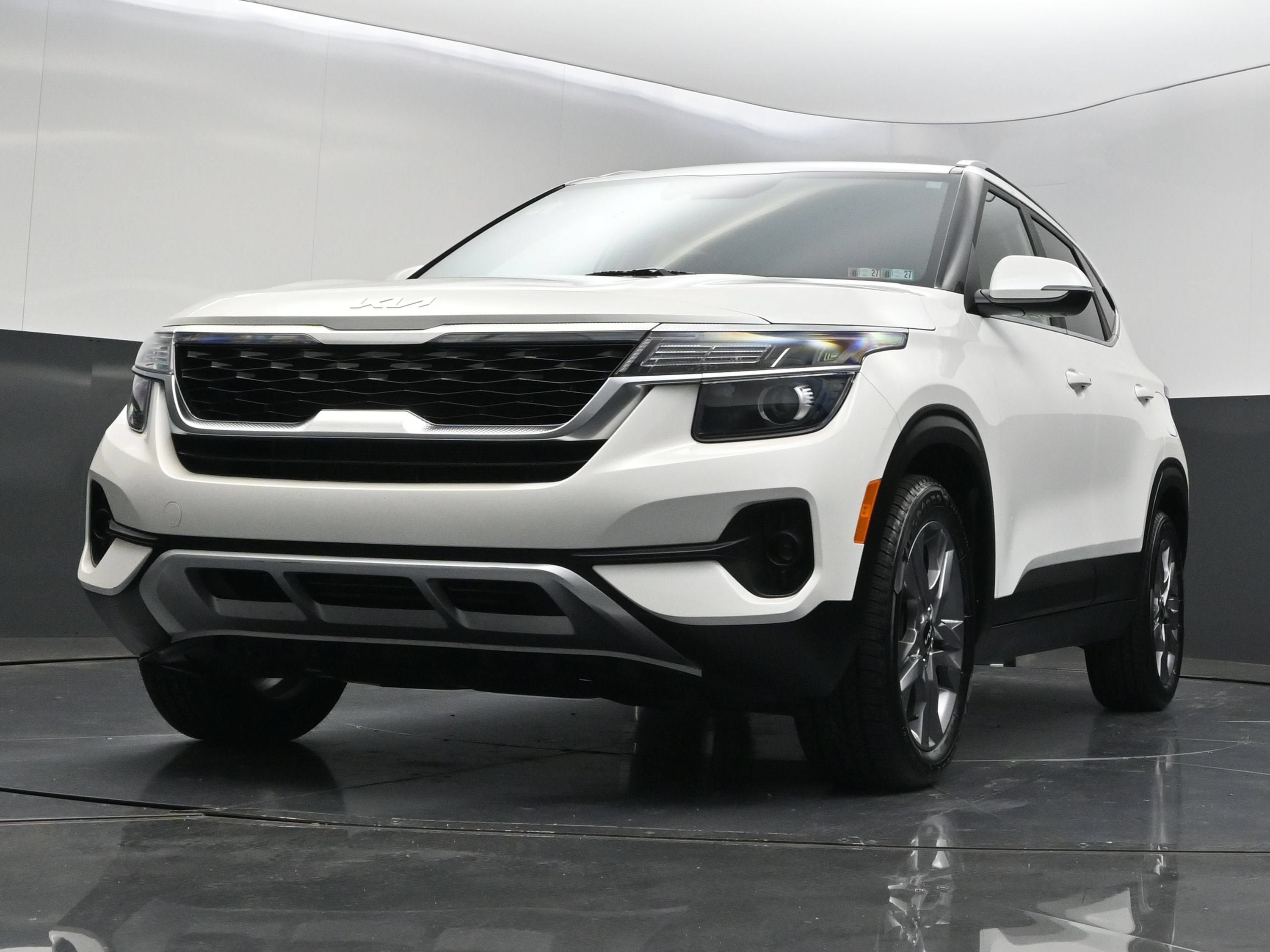 Used 2023 Kia Seltos S w/ Navigation Package FWD image 38