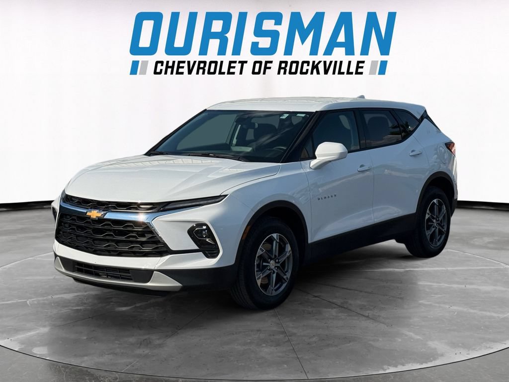 Used 2025 Chevrolet Blazer LT FWD image 2
