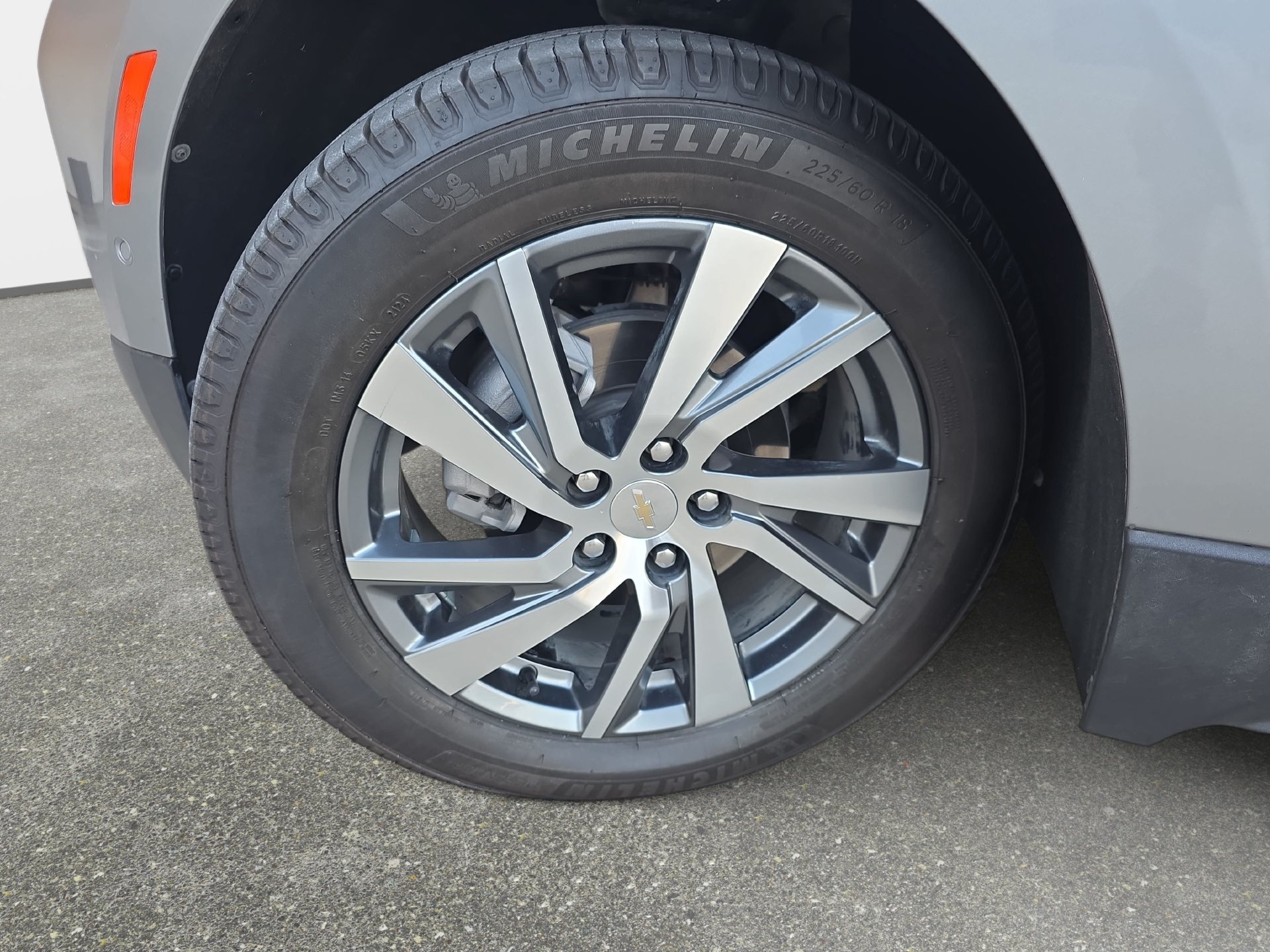 Used 2024 Chevrolet Equinox Premier FWD image 31