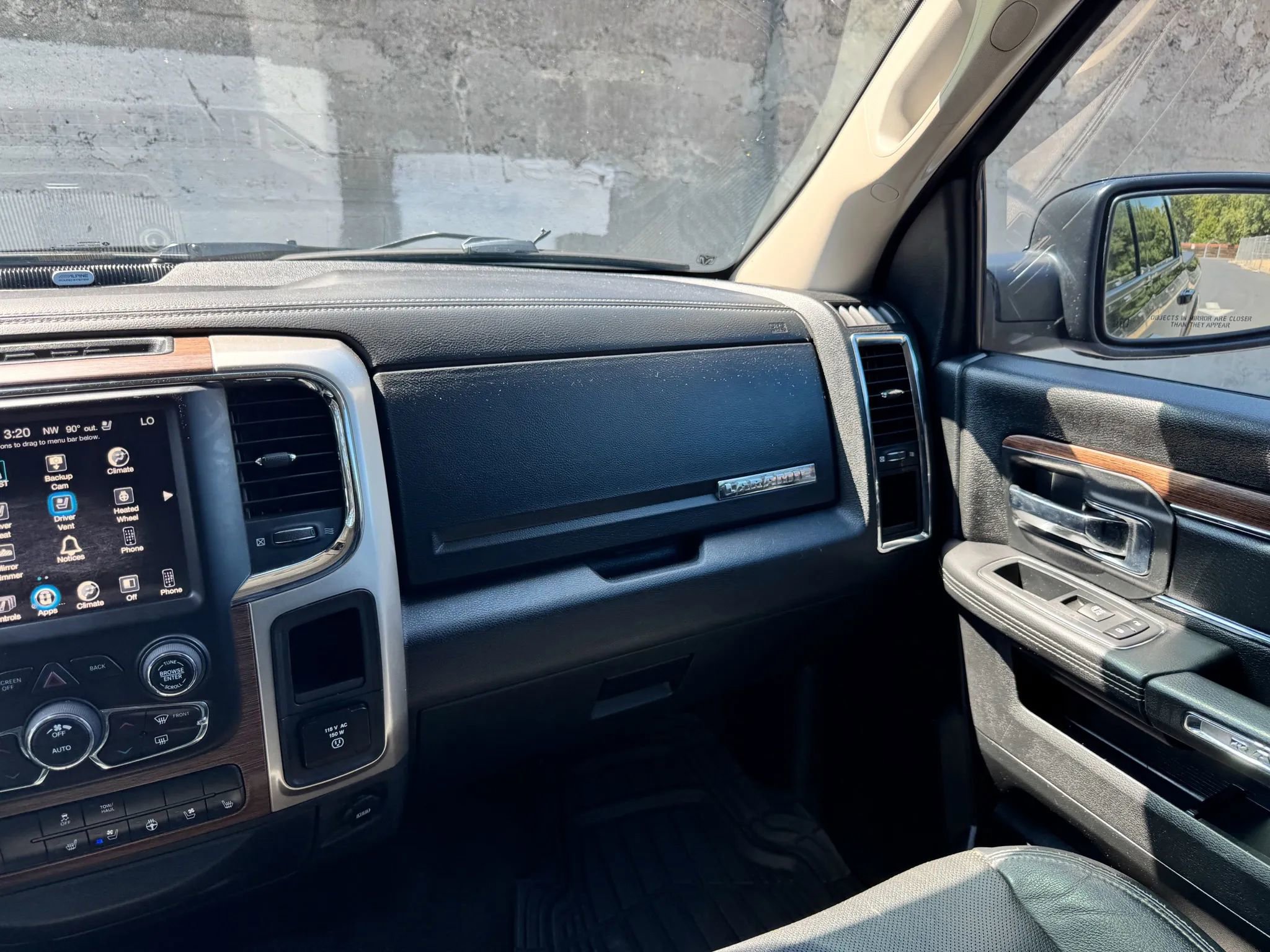Used 2017 RAM 1500 Laramie image 28