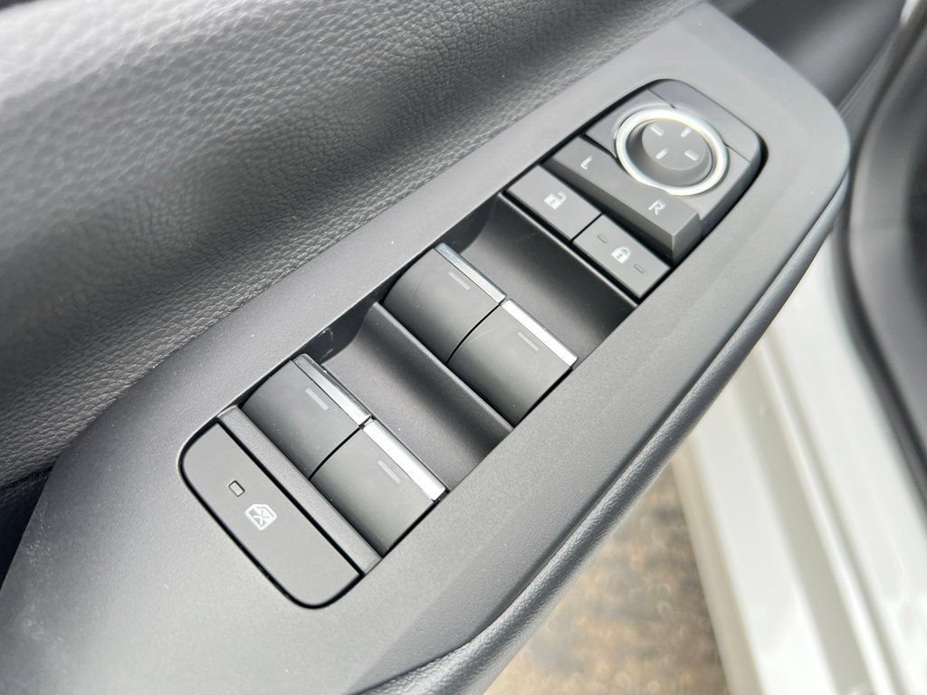 New 2027 Toyota Prius Plug-In Hybrid FWD image 32