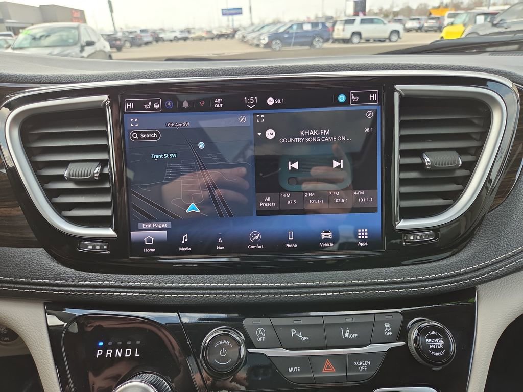 Used 2024 Chrysler Pacifica Limited image 27