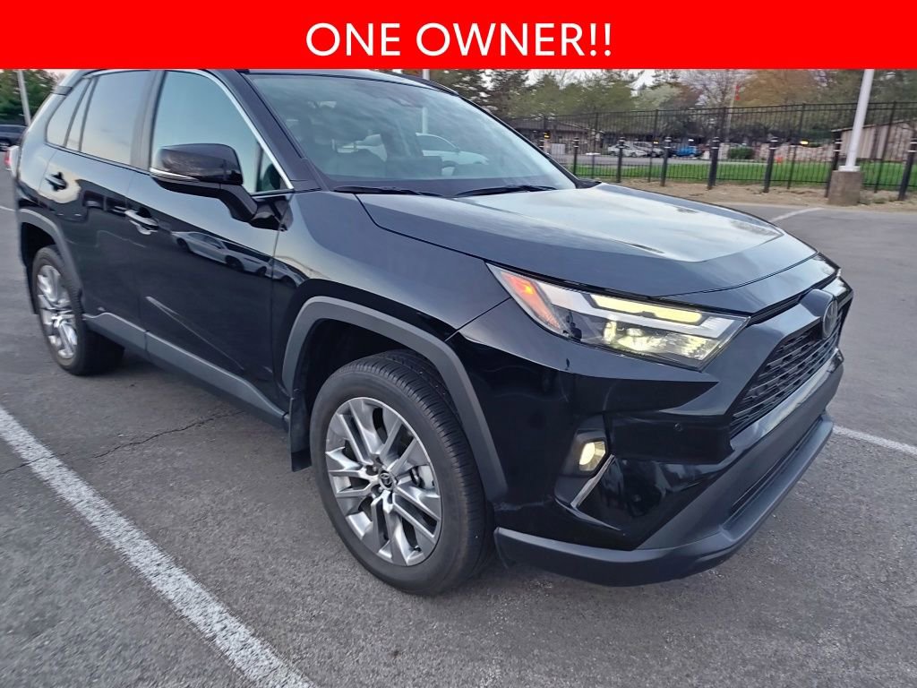 Used 2023 Toyota RAV4 XLE Premium image 3