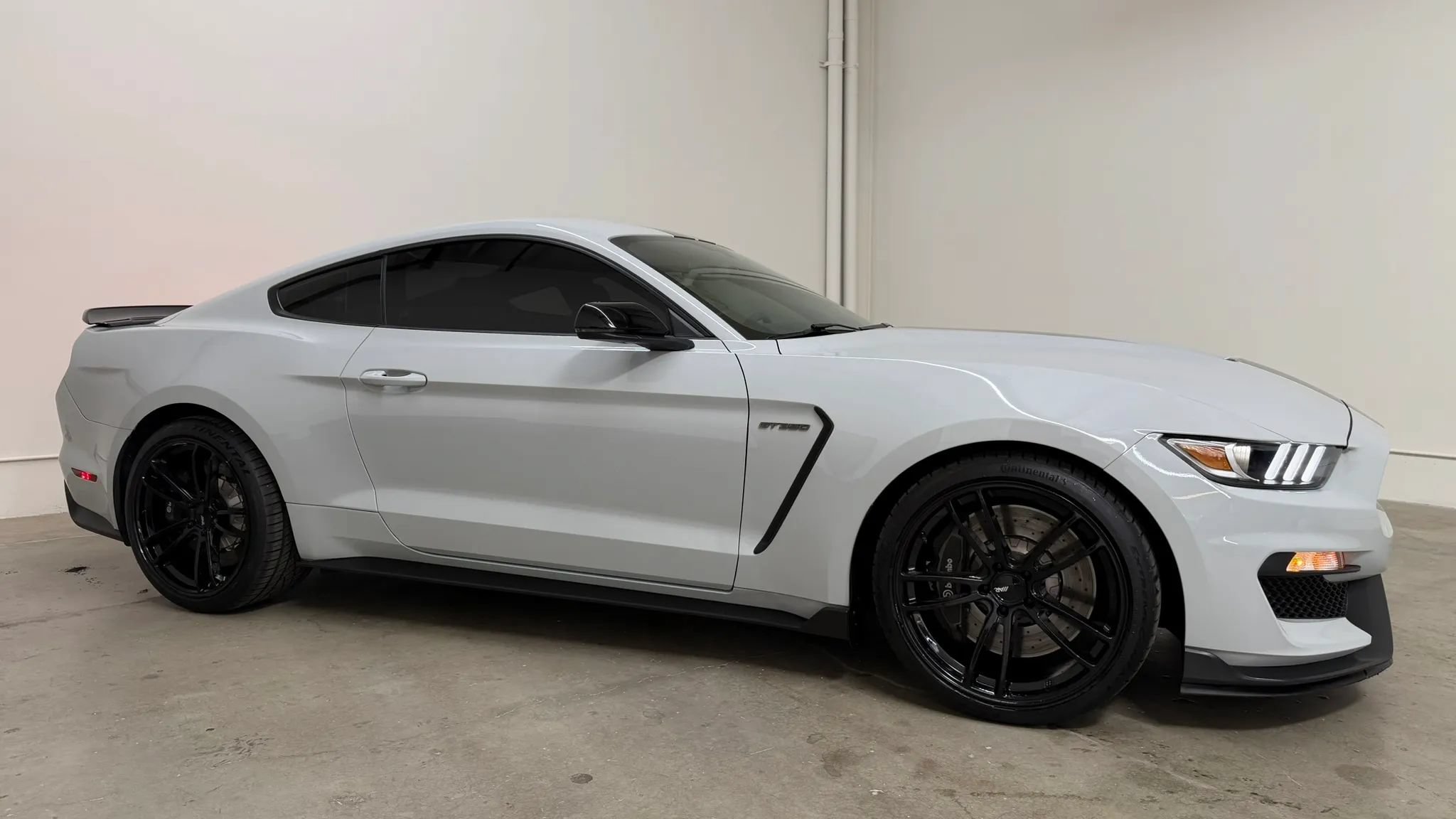Used 2017 Ford Mustang Shelby GT350 w/ Convenience Package RWD image 5