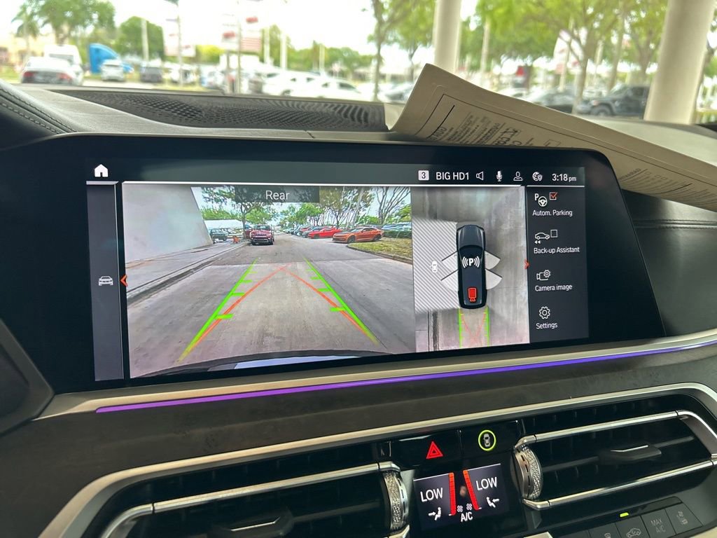 Used 2022 BMW X7 M50i w/ Dynamic Handling Package image 7