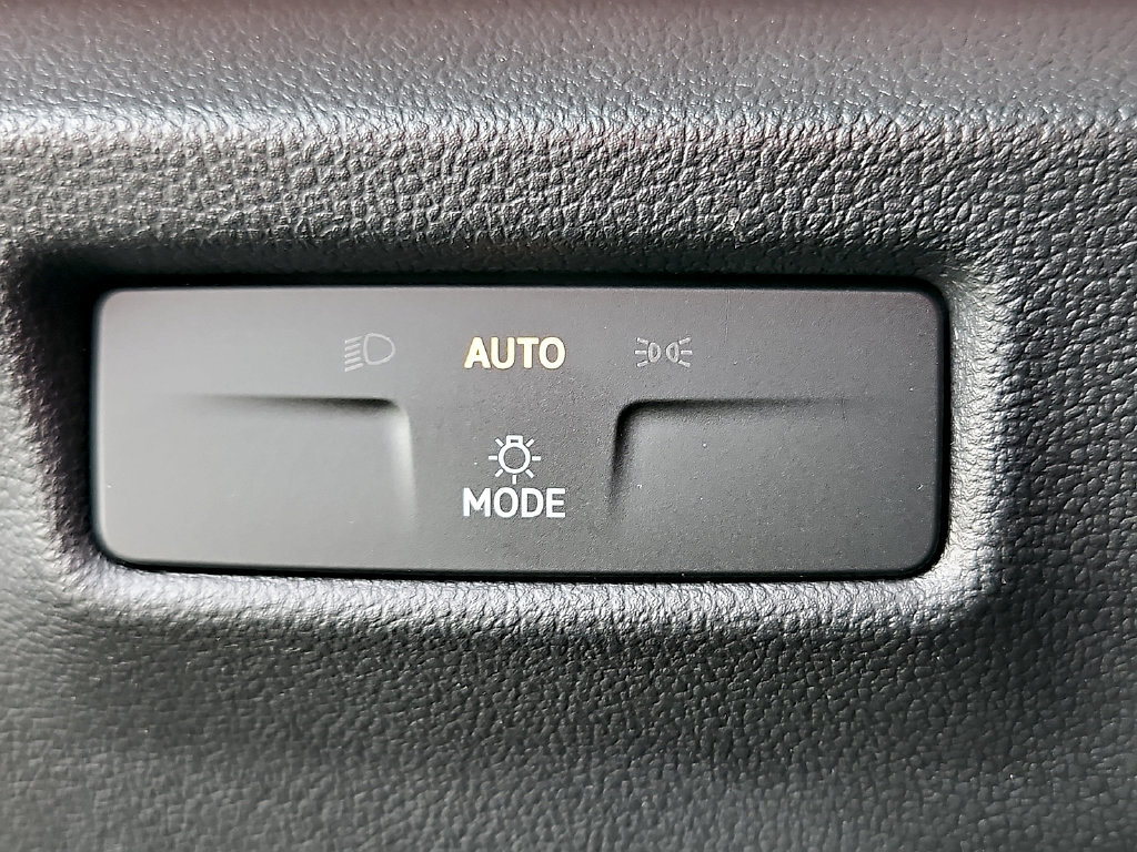 Certified 2025 Volkswagen Tiguan SE AWD/4WD image 24
