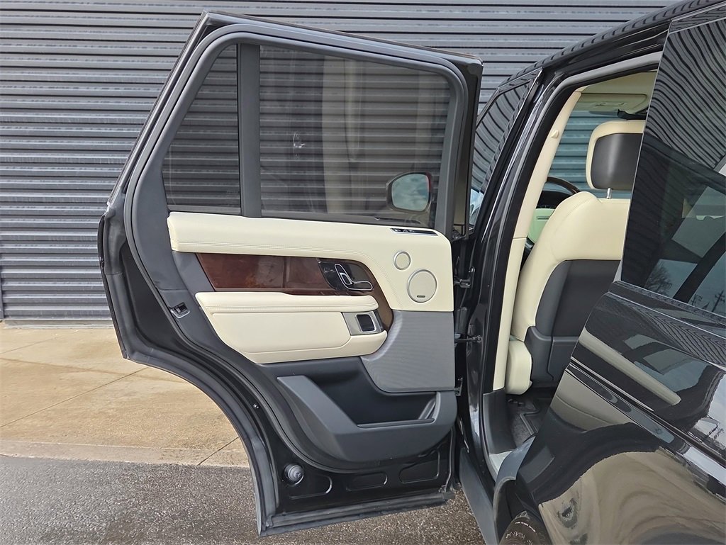 Used 2019 Land Rover Range Rover HSE image 17