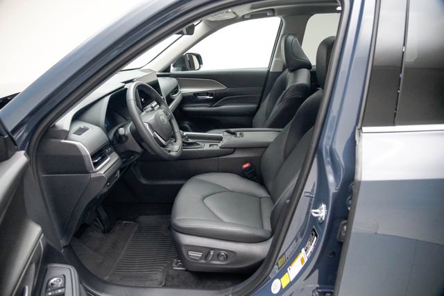 Used 2025 Toyota Grand Highlander AWD image 17