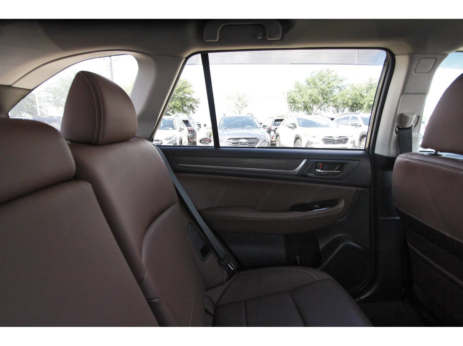 Used 2019 Subaru Outback 3.6R Touring AWD/4WD image 12