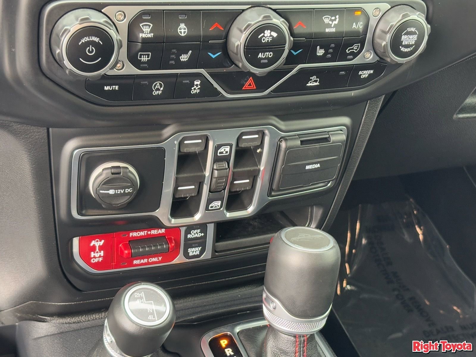 Used 2021 Jeep Gladiator Rubicon AWD/4WD image 27