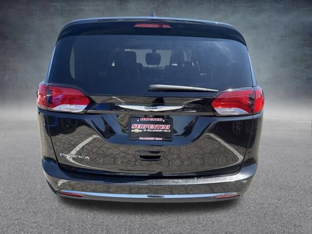 Used 2019 Chrysler Pacifica Touring-L FWD image 8