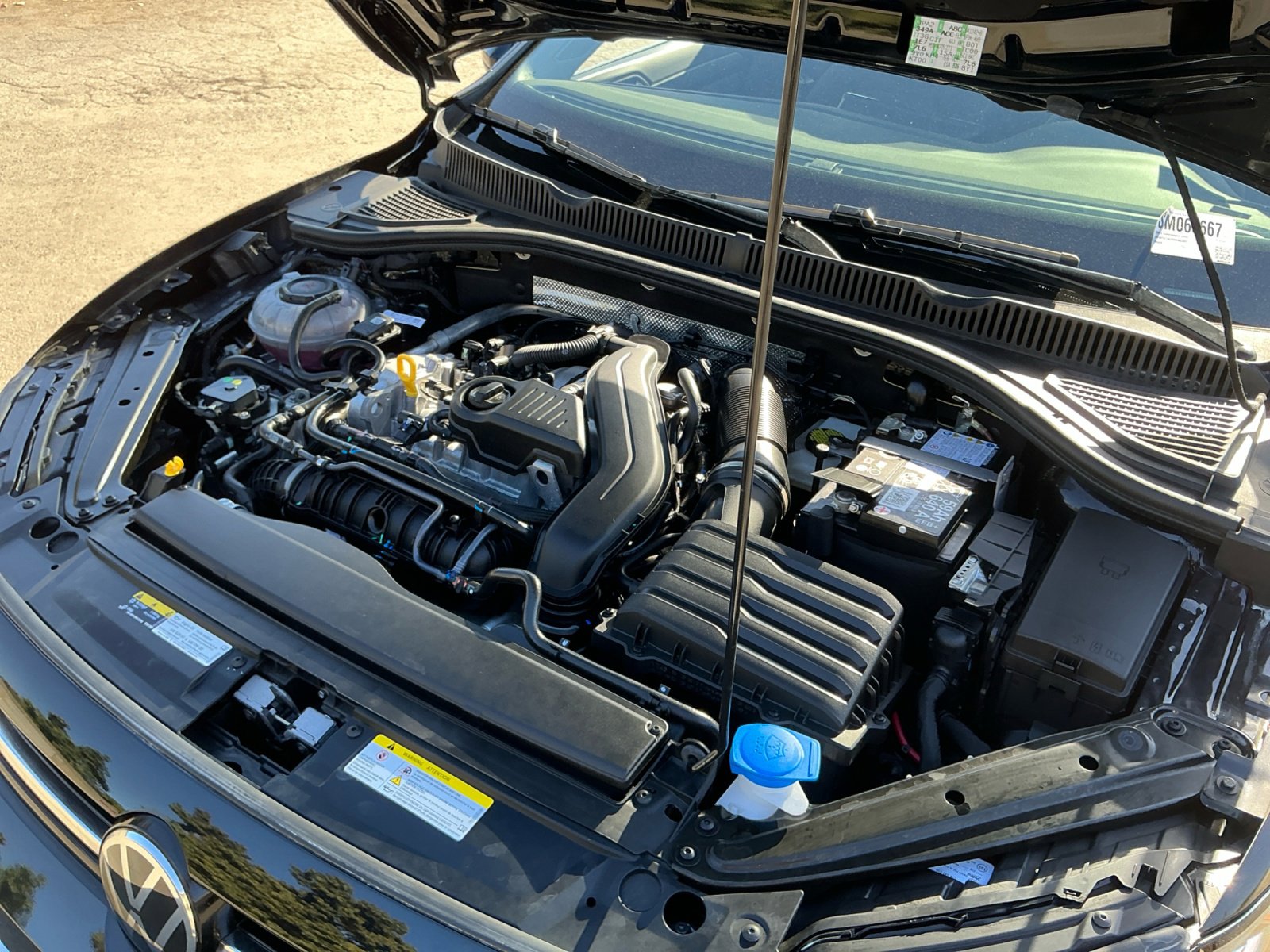 Used 2025 Volkswagen Jetta SE w/ Sunroof Package image 22