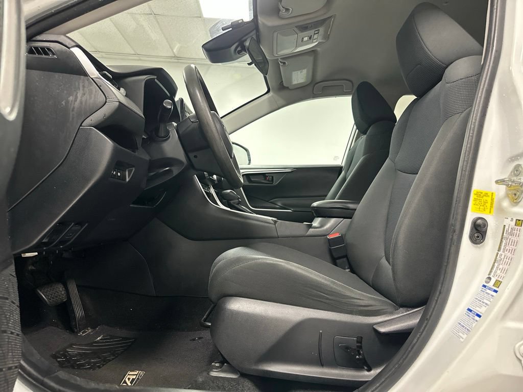Used 2020 Toyota RAV4 LE w/ Carpet Mat Package AWD/4WD image 16