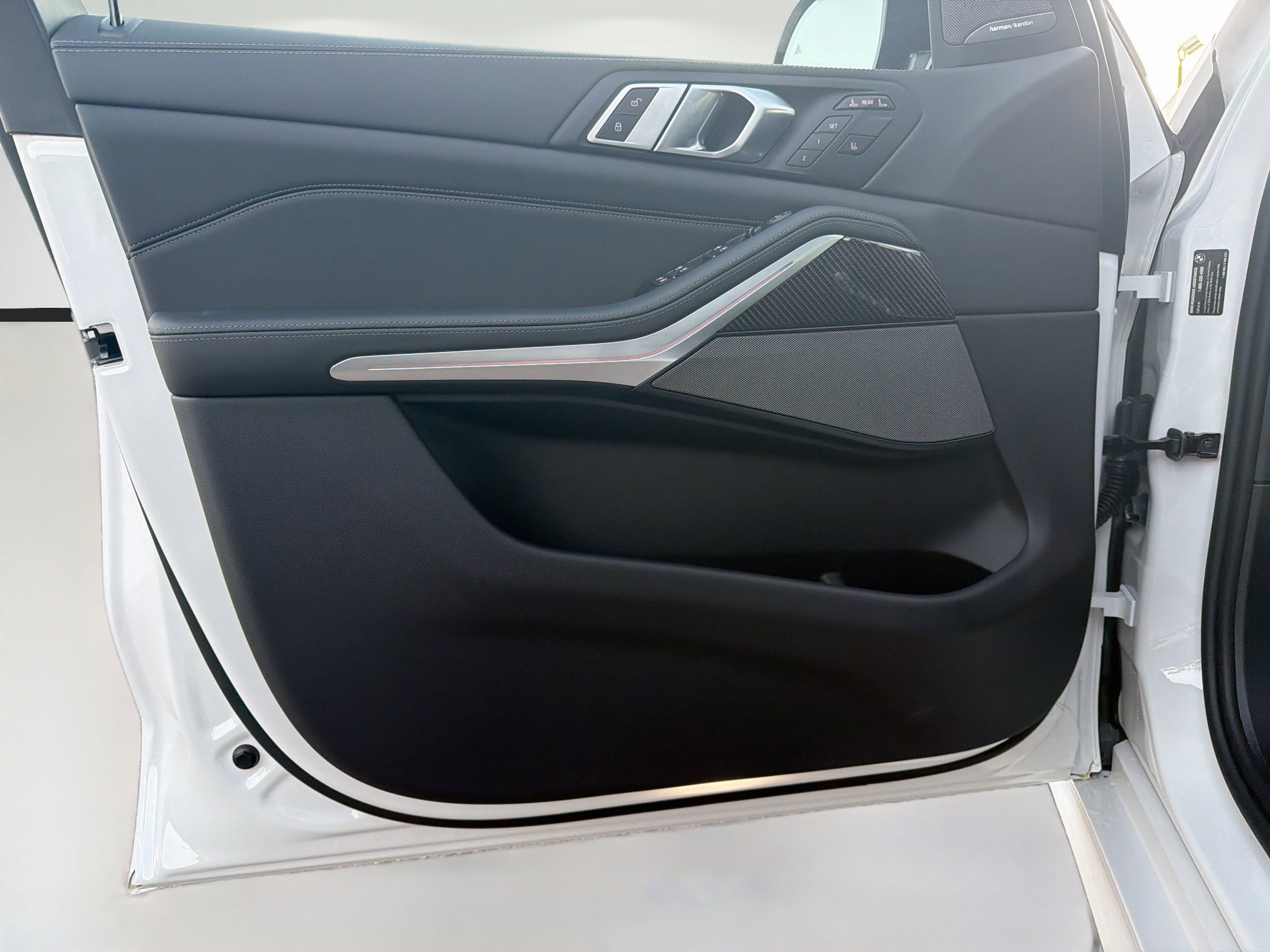 New 2026 BMW X7 M60i w/ Climate Comfort Package image 24