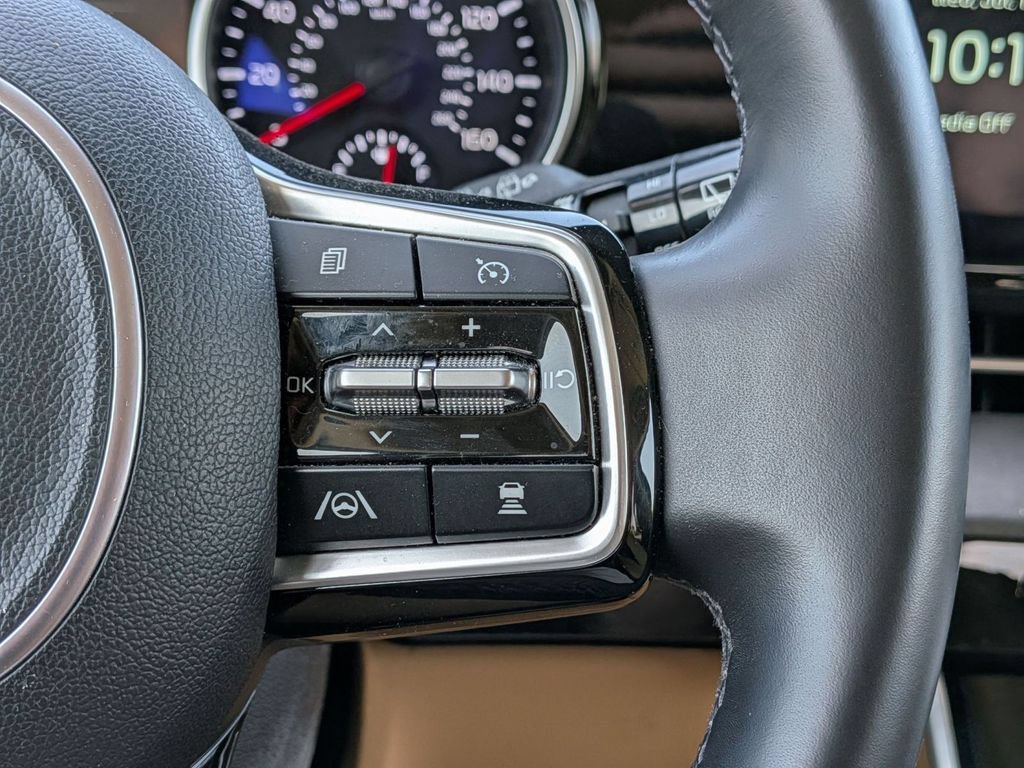 Used 2024 Kia Carnival EX FWD image 30