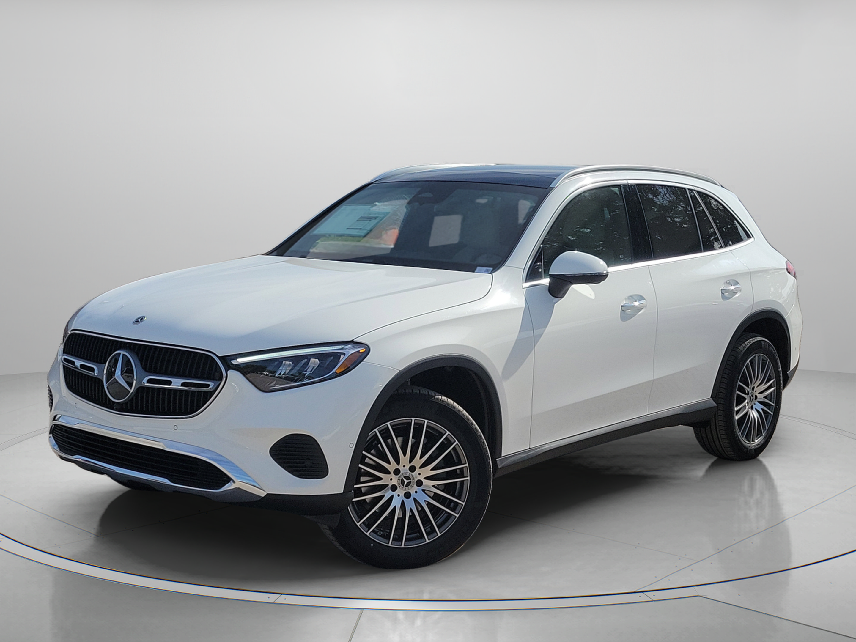 Used 2026 Mercedes-Benz GLC 300 image 2