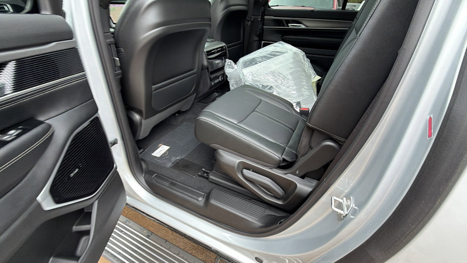 New 2026 Jeep Grand Wagoneer L Limited AWD/4WD image 20