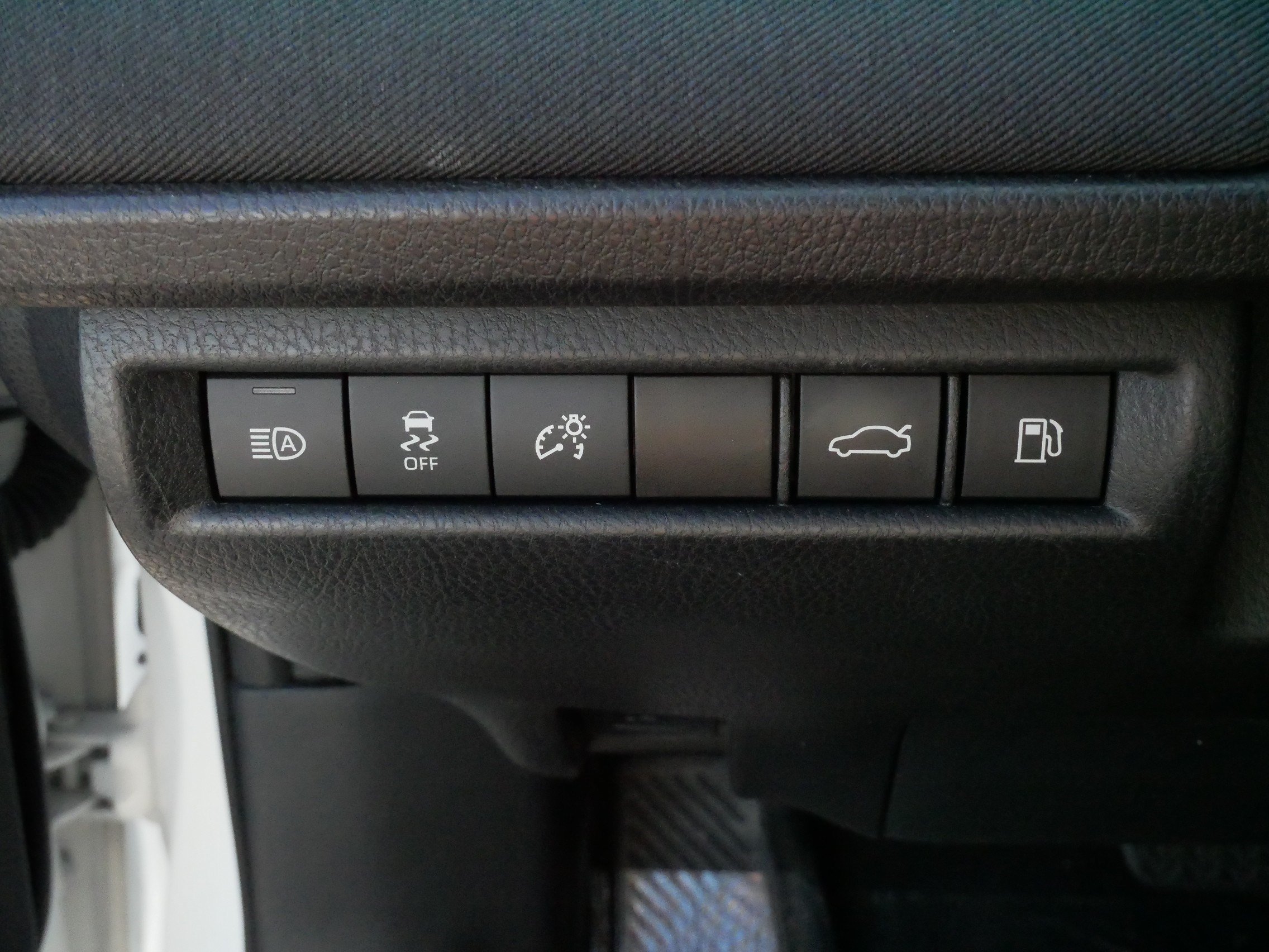 Certified 2025 Toyota Camry LE FWD image 27