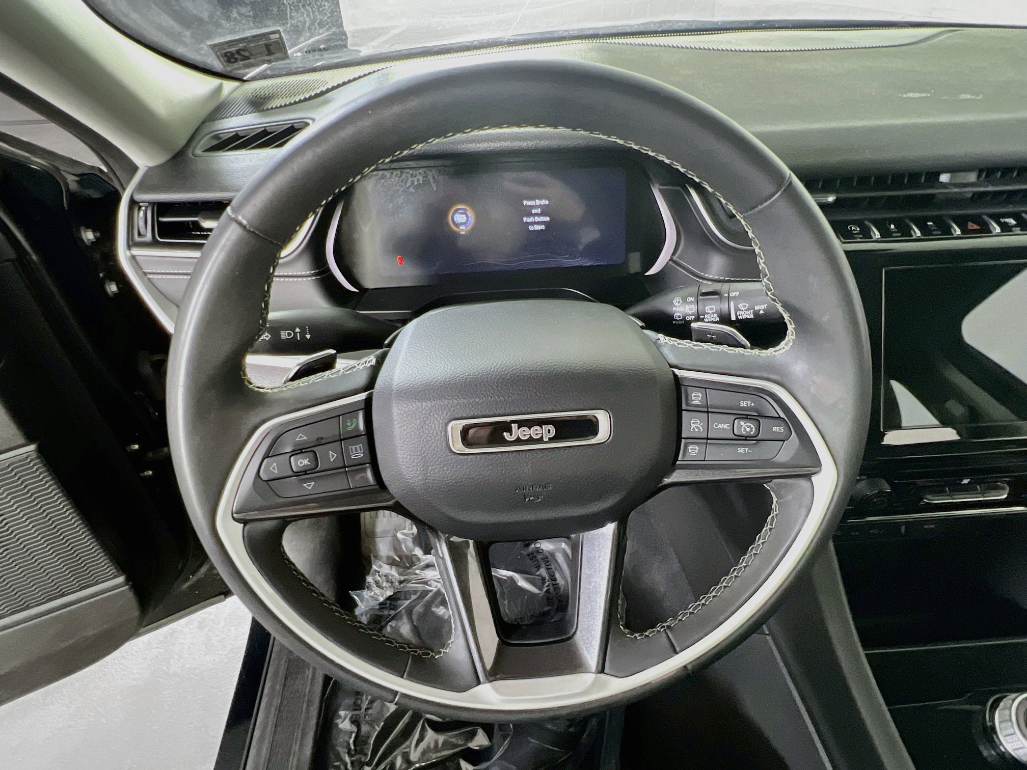Used 2023 Jeep Grand Cherokee L Laredo AWD/4WD image 11