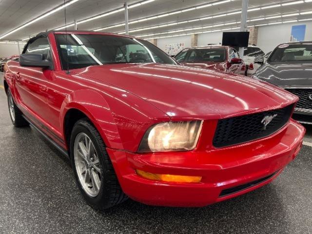 Used 2005 Ford Mustang Premium RWD image 3