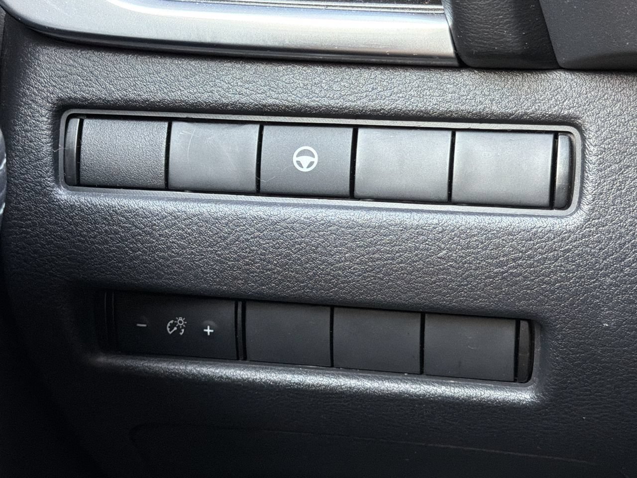 Certified 2023 Nissan Rogue SV FWD image 14