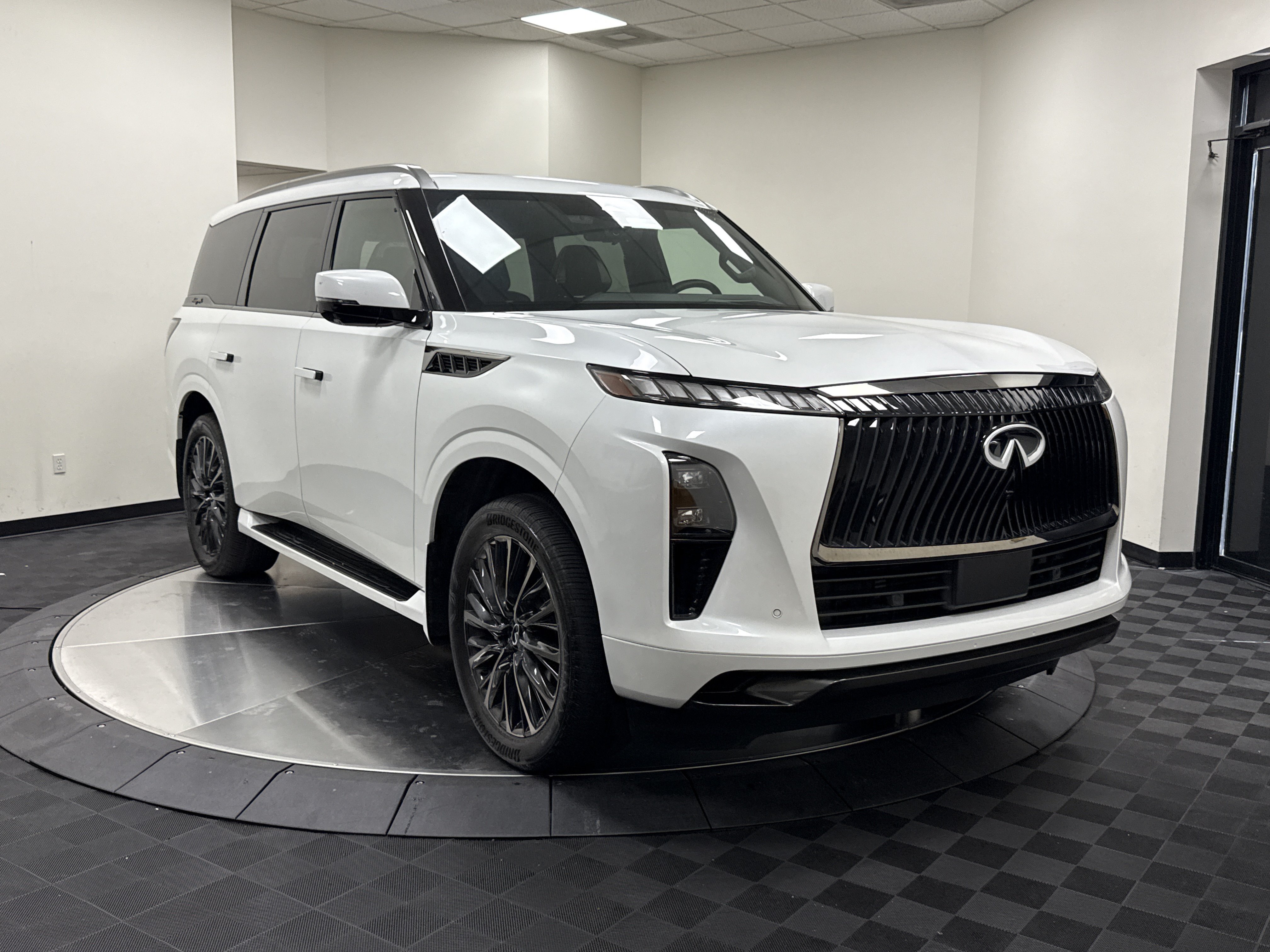 Certified 2026 INFINITI QX80 Autograph w/ Premium Cargo Package AWD/4WD image 2