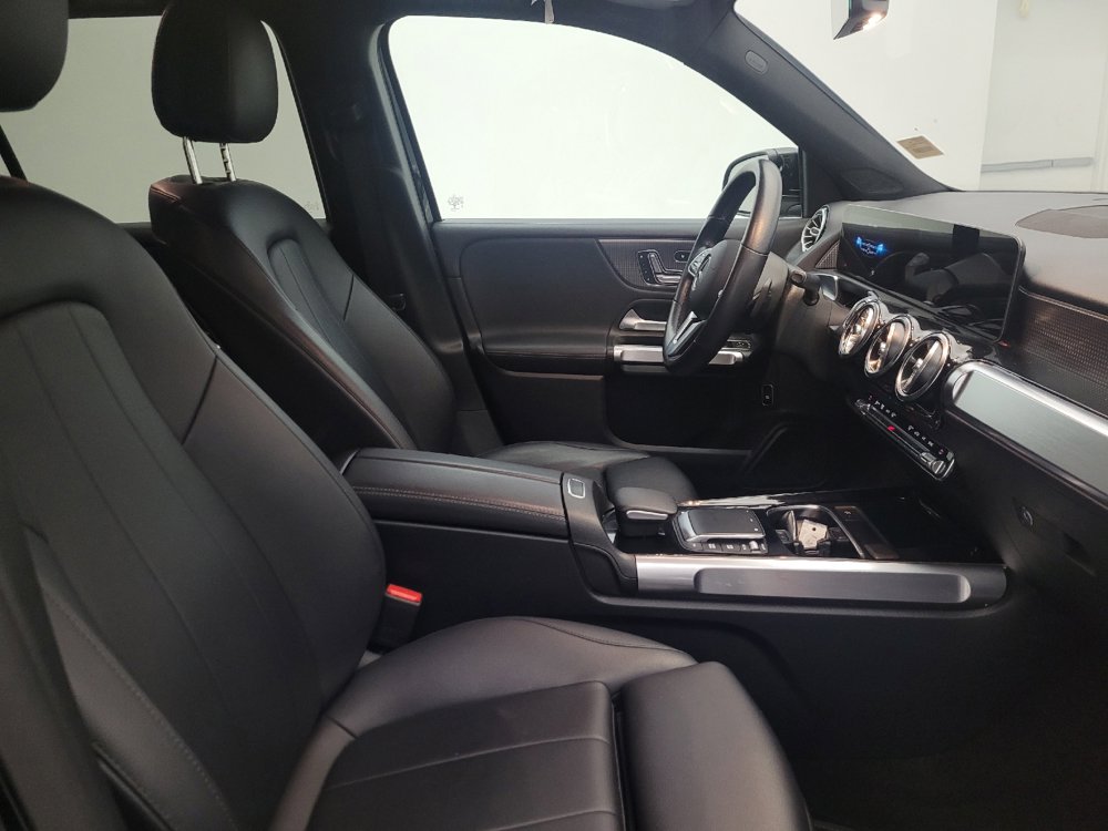 Used 2021 Mercedes-Benz GLB 250 w/ Premium Package image 21