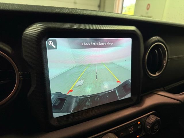 Used 2020 Jeep Gladiator Overland AWD/4WD image 18