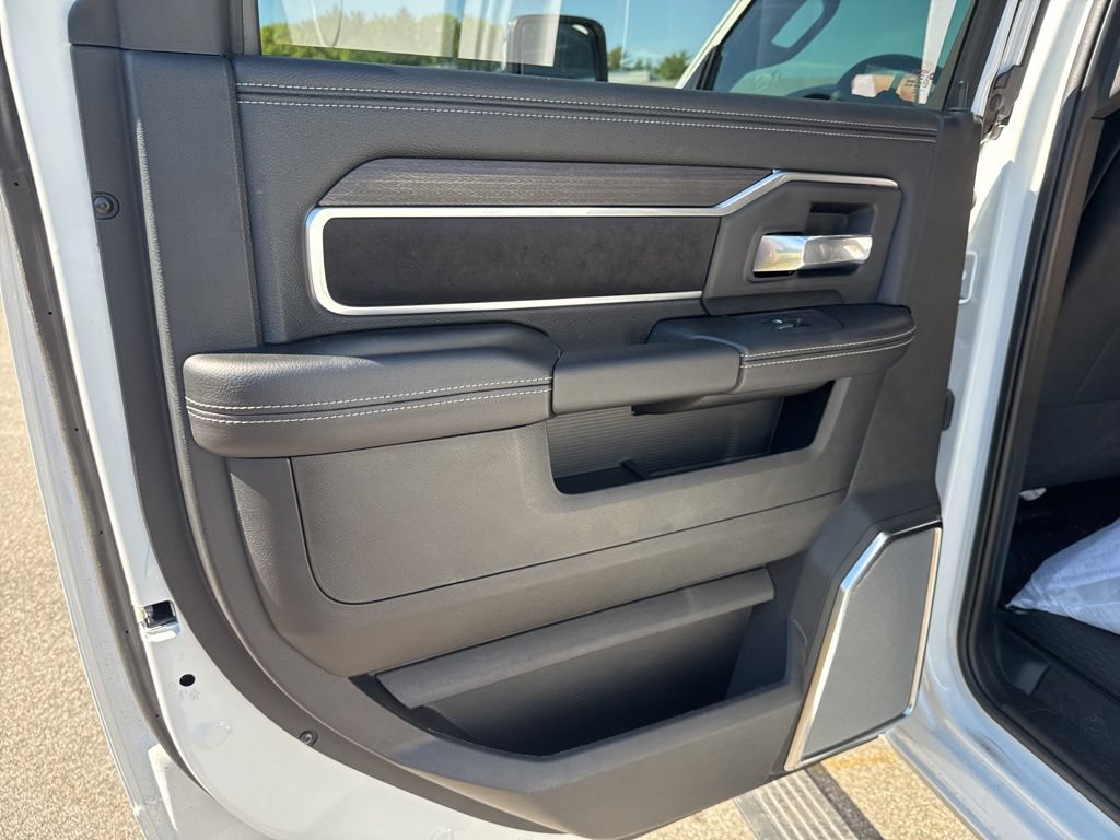 New 2026 RAM 2500 Laramie AWD/4WD image 24