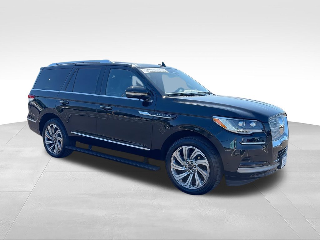 Used 2024 Lincoln Navigator Reserve AWD/4WD image 2