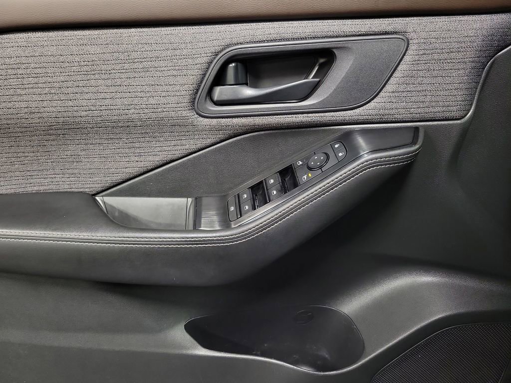 Used 2021 Nissan Rogue S image 21