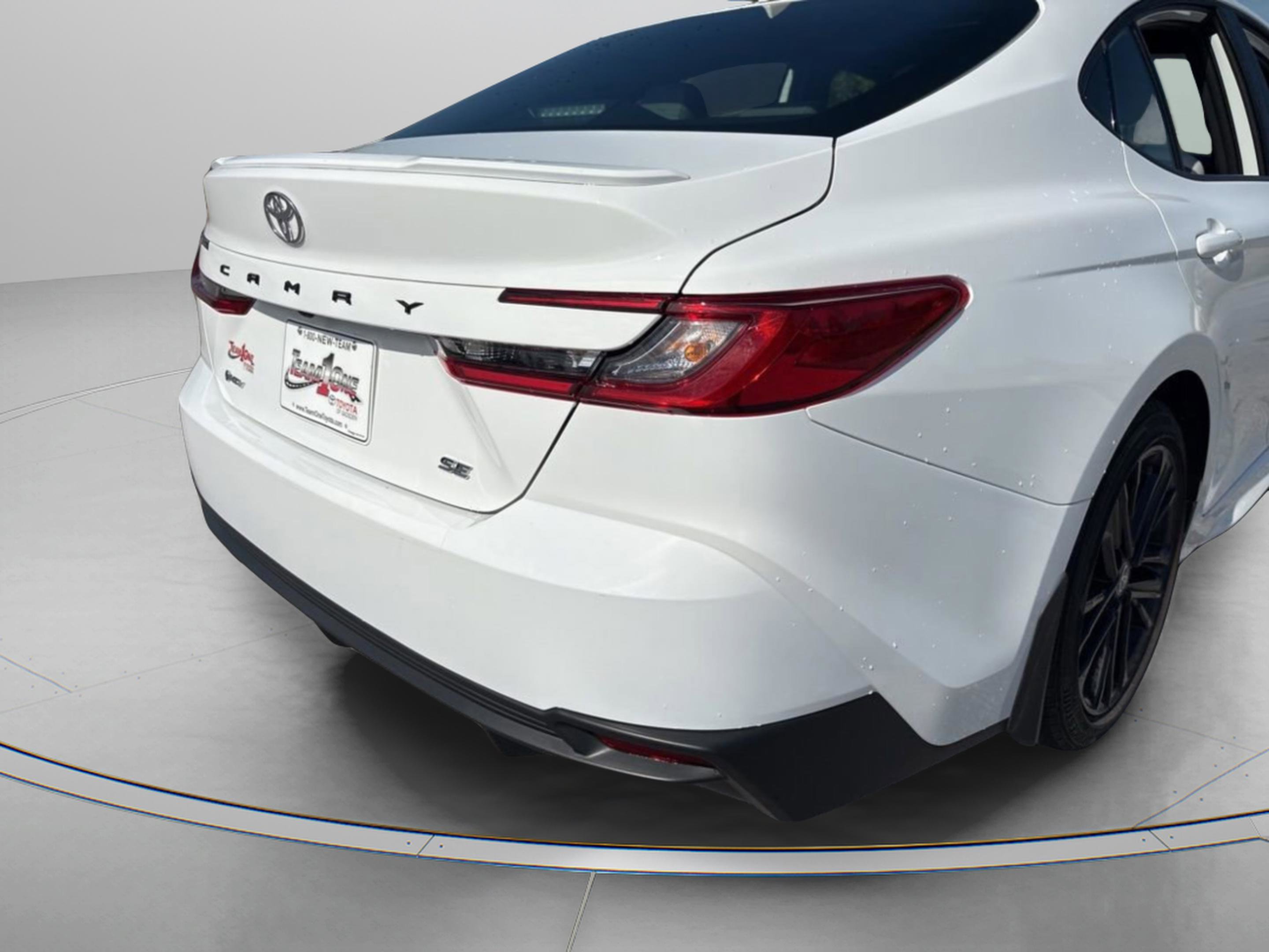 Used 2025 Toyota Camry SE image 12