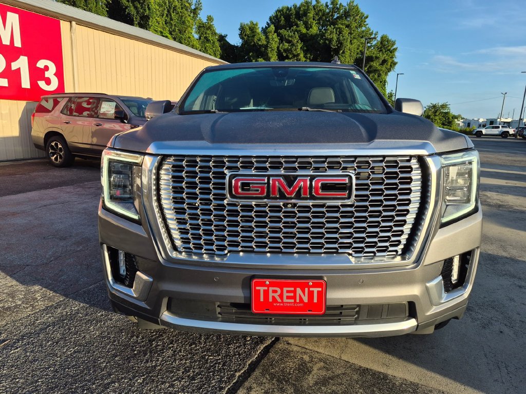 Used 2021 GMC Yukon XL Denali w/ Denali Premium Package AWD/4WD image 6