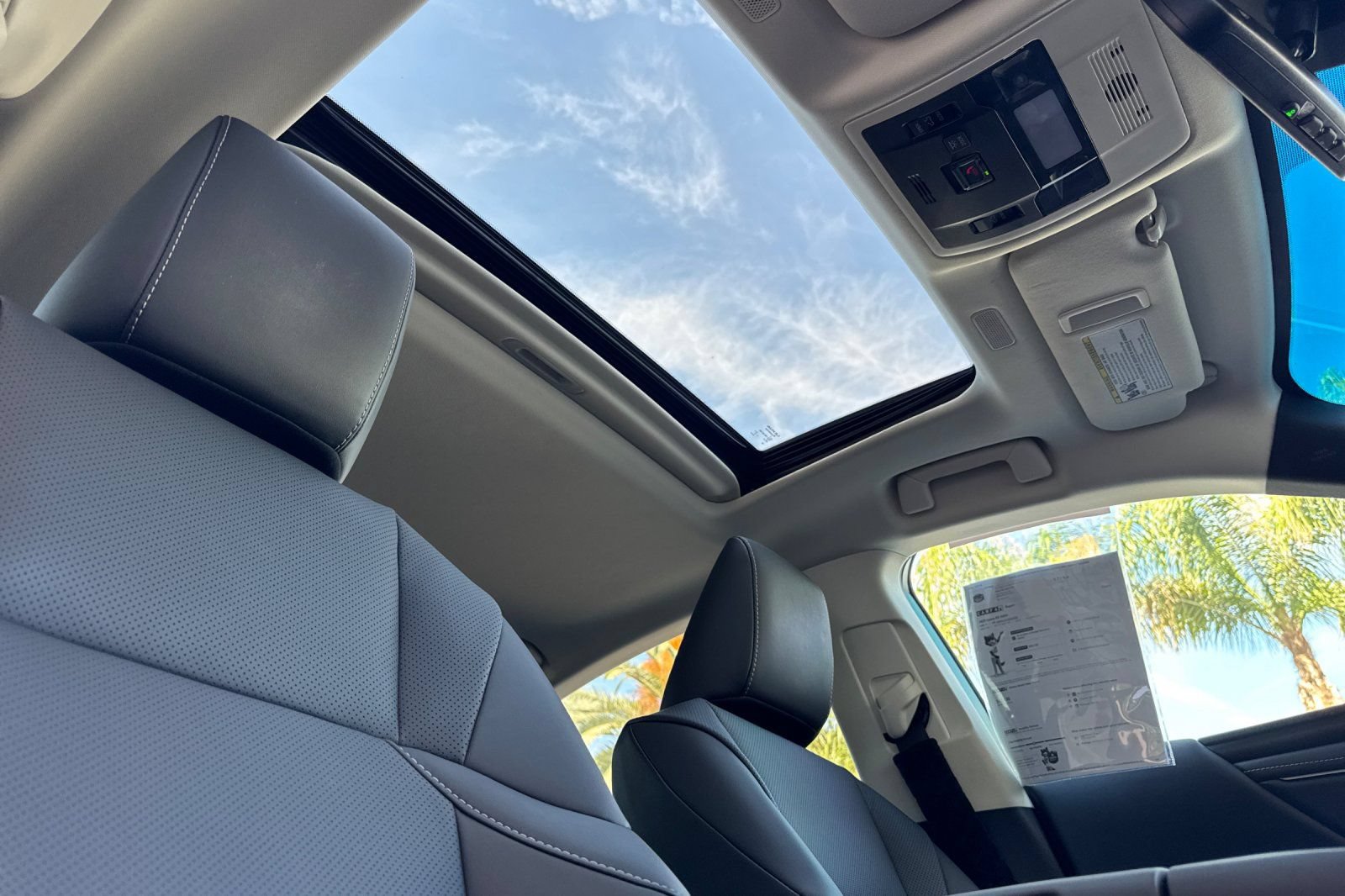 Certified 2025 Lexus ES 300h w/ Premium Package FWD image 19