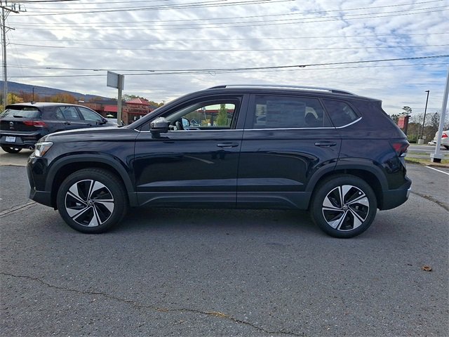 New 2025 Volkswagen Taos SE image 7