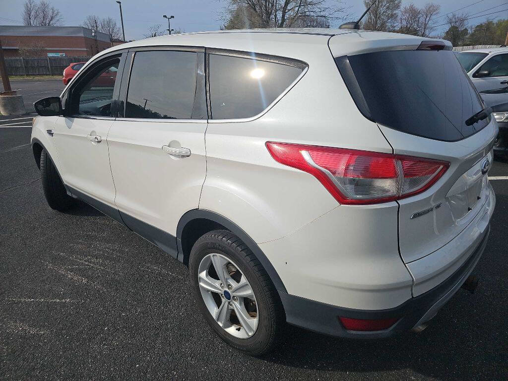 Used 2015 Ford Escape SE image 11