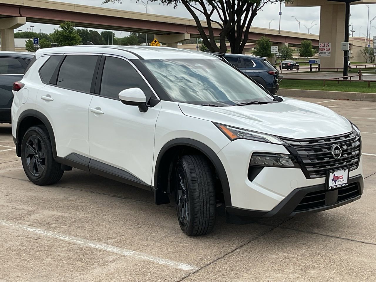 Used 2026 Nissan Rogue SV image 4