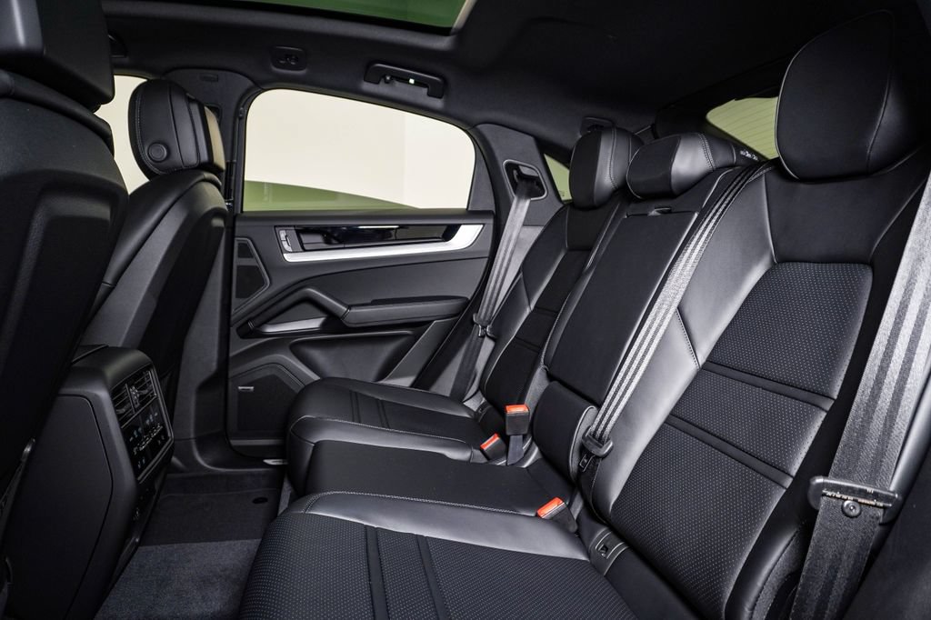 New 2026 Porsche Cayenne Coupe AWD/4WD image 17