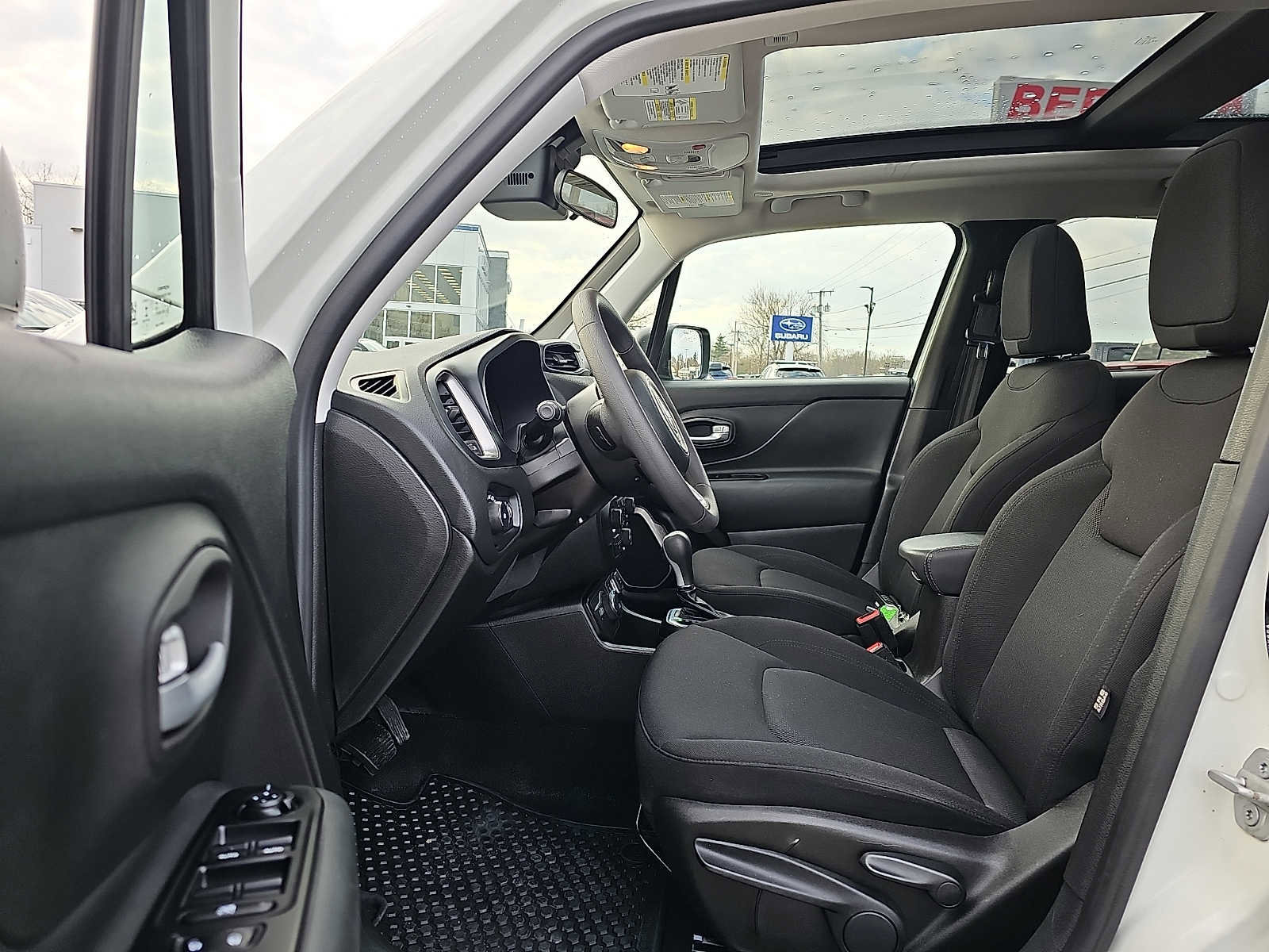 Used 2023 Jeep Renegade Latitude w/ Sun & Fun Group AWD/4WD image 13