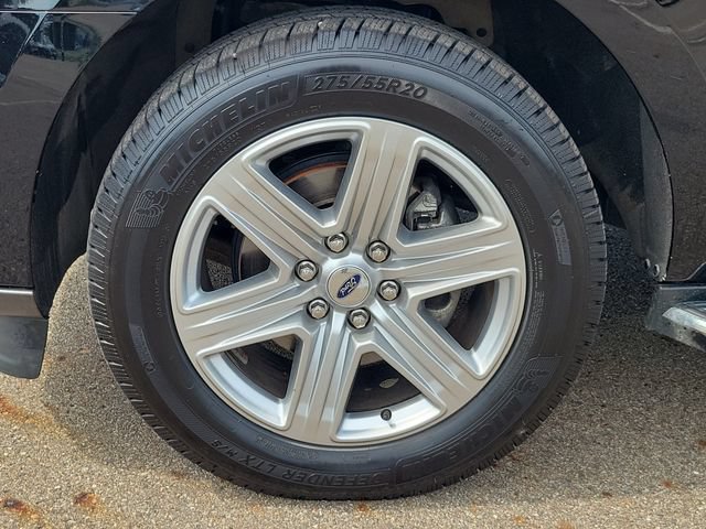Used 2018 Ford Expedition XLT w/ Equipment Group 202A AWD/4WD image 5