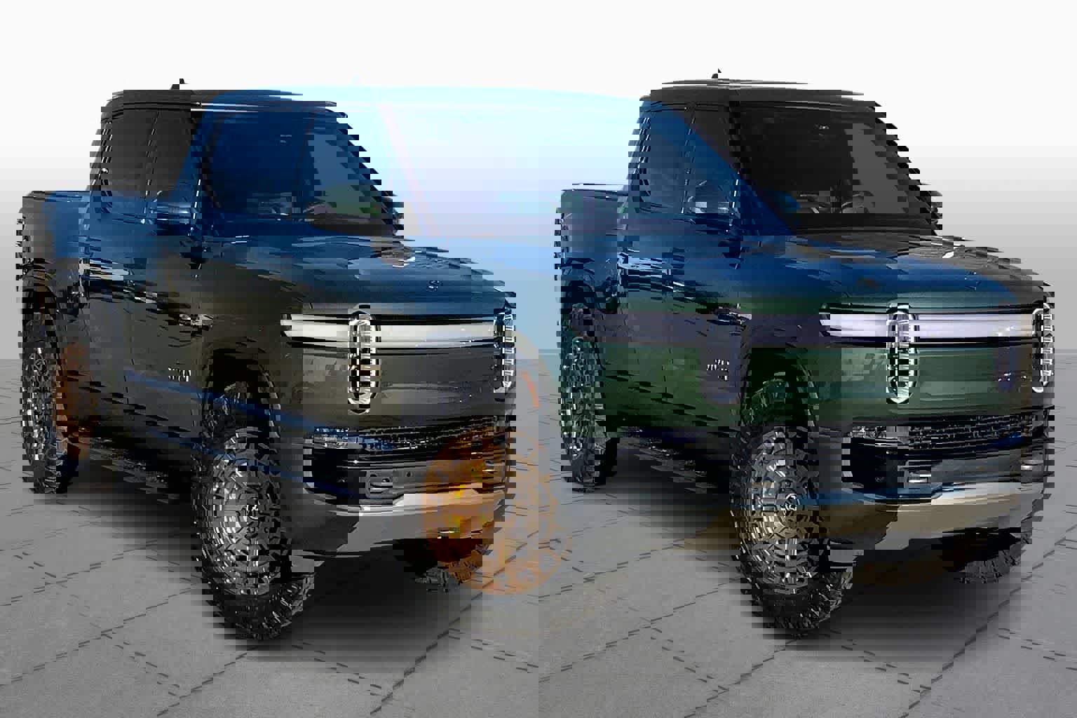 Used 2022 Rivian R1T Adventure image 2