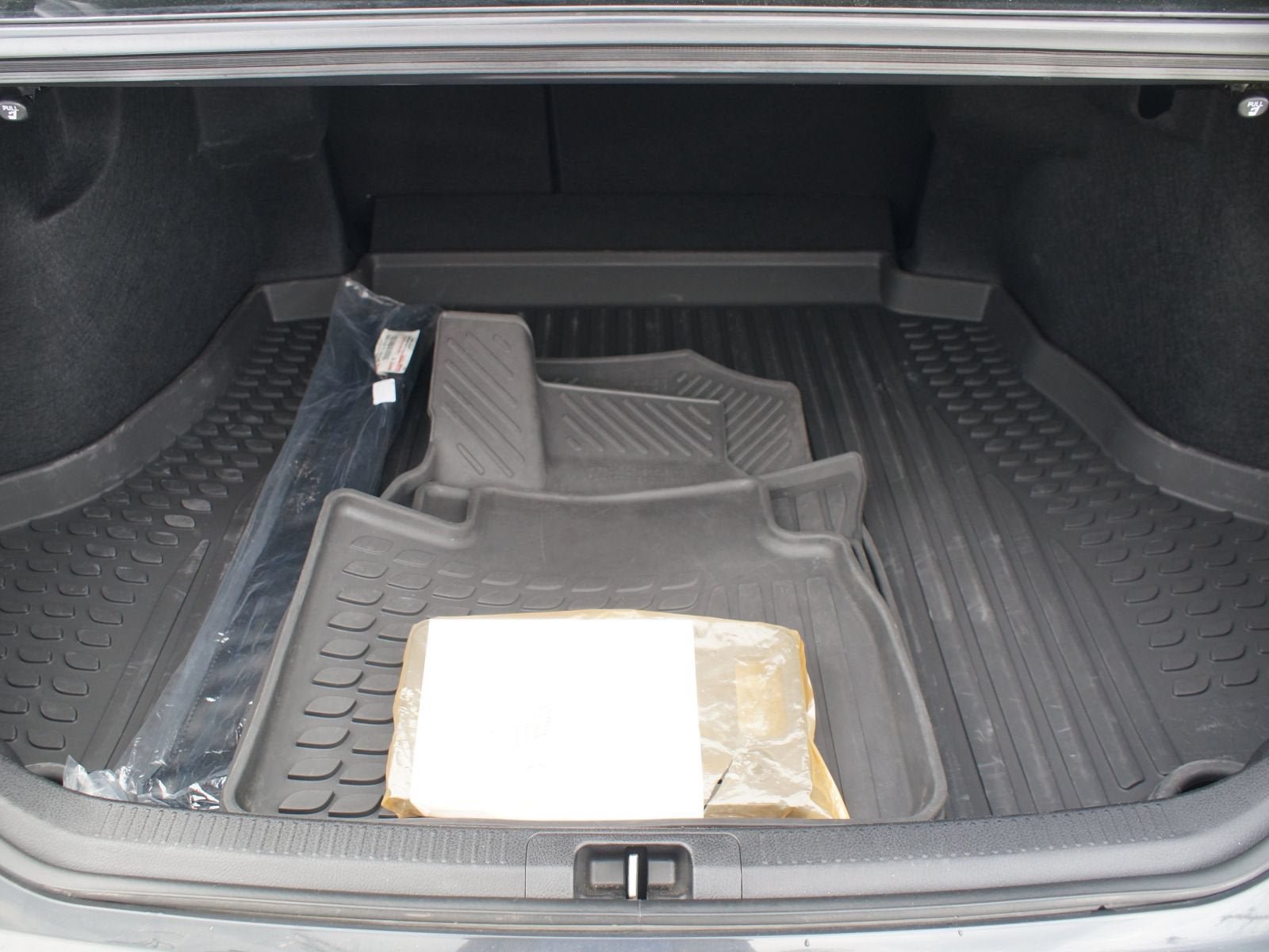 Used 2025 Toyota Camry SE w/ Convenience Package FWD image 16