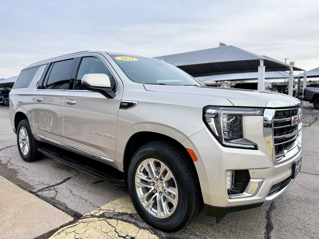 Used 2021 GMC Yukon XL SLT w/ SLT Premium Package image 3
