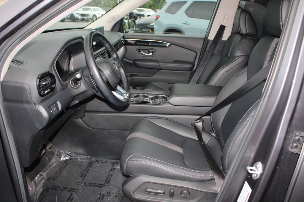 Certified 2025 Honda Pilot Touring image 11
