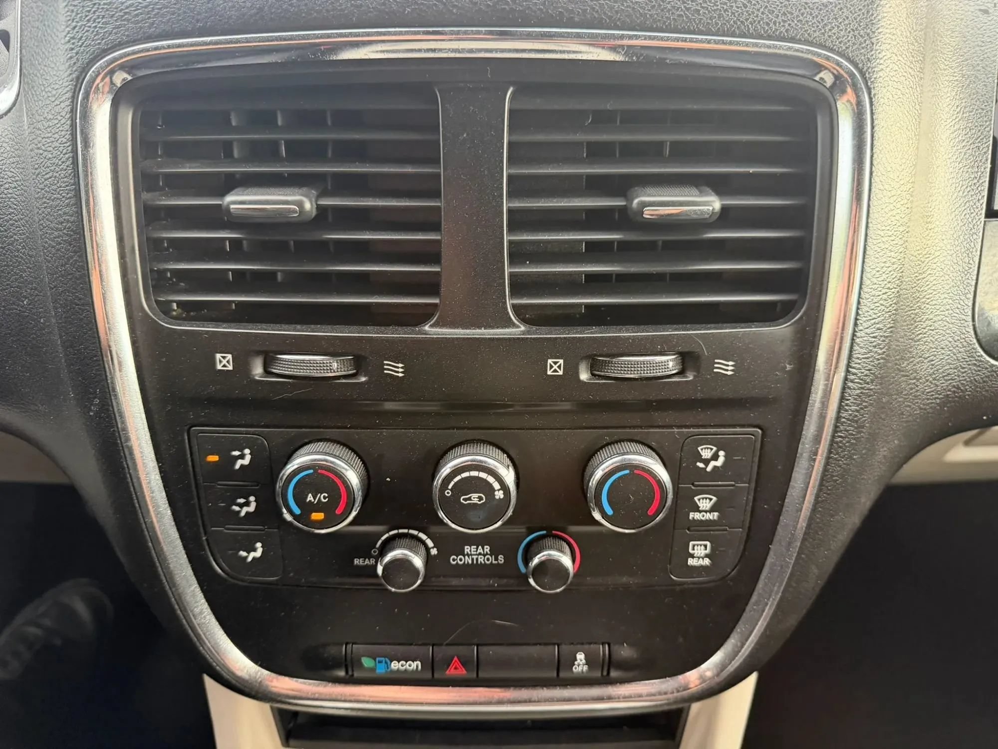 Used 2019 Dodge Grand Caravan SXT FWD image 18
