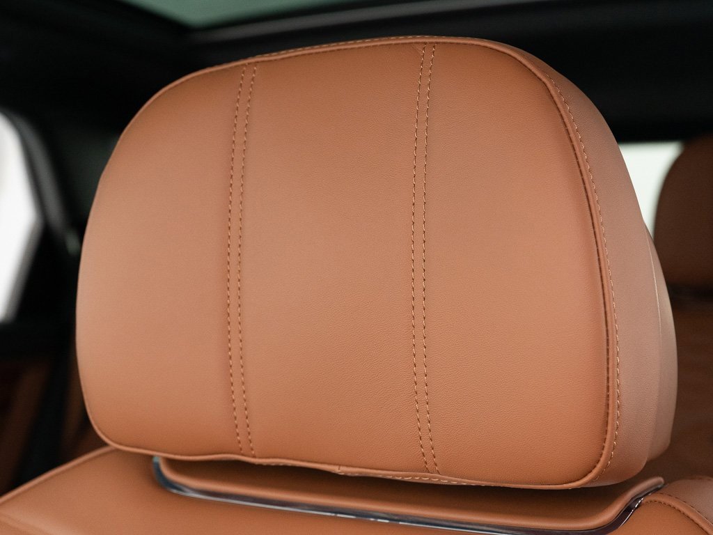 Used 2025 Bentley Bentayga Extended Wheelbase image 17